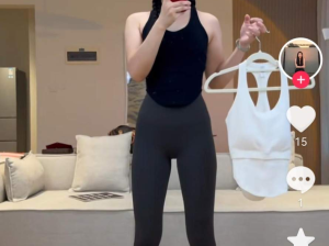 某音上女生“直播卖紧身裤”，这画面是免费可以看的？